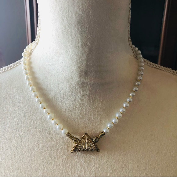 Handcrafted repurpose rhinestone triangle pendant Czech glass Pearl necklace - Picture 3 of 12